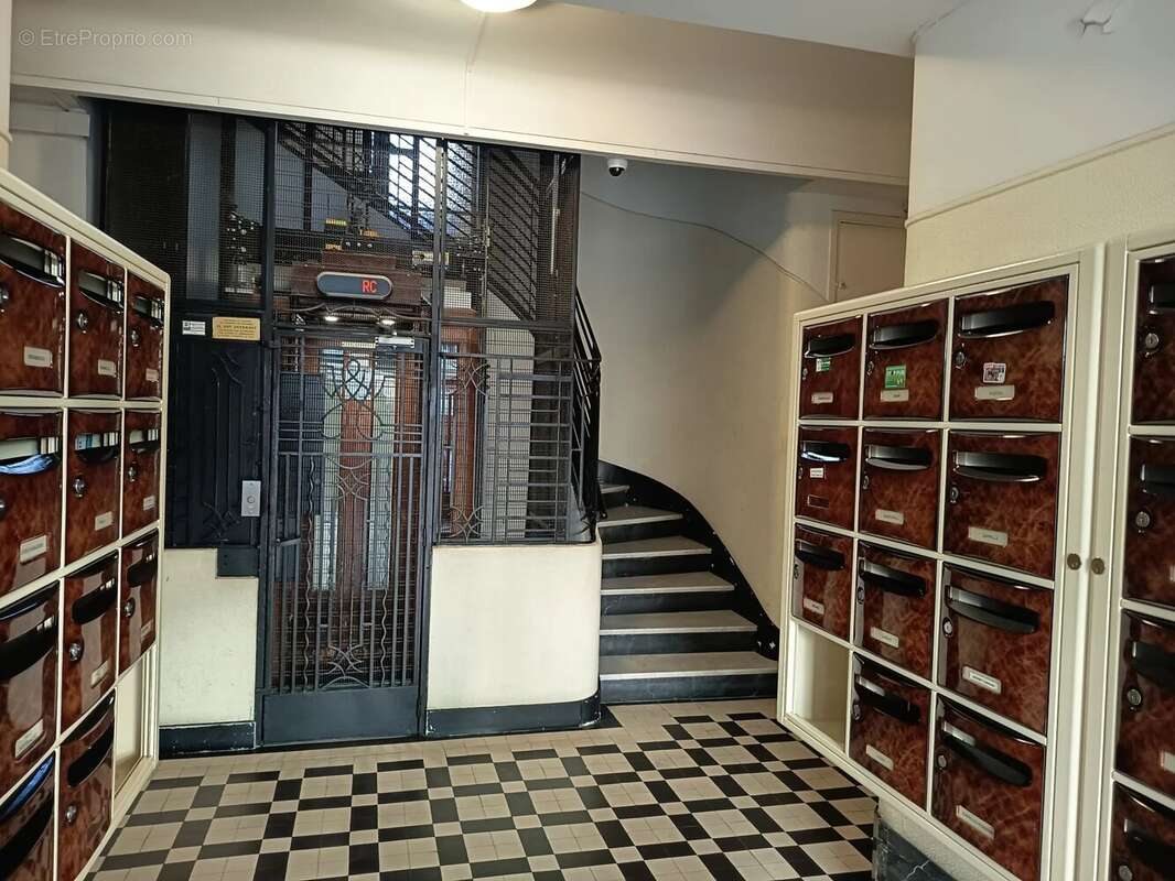 F2 de 56.45m² aux Musiciens + CAVE + GARAGE - photo 2