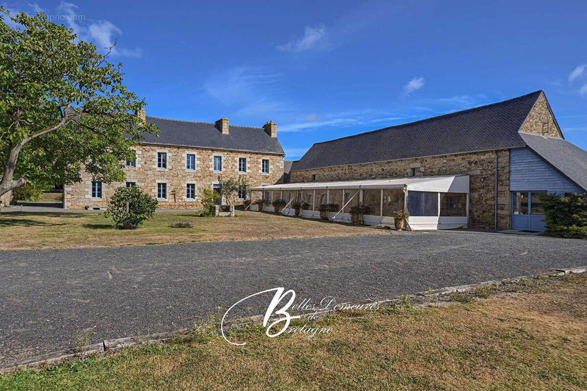 A vendre manoir et ses dépendances sur 1.7 hectare Côtes d'Armor - photo 3