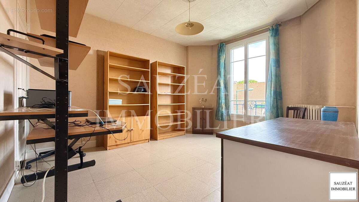 Bagneux - Charmant Appartement à rénover - Place Dampierre - photo 3