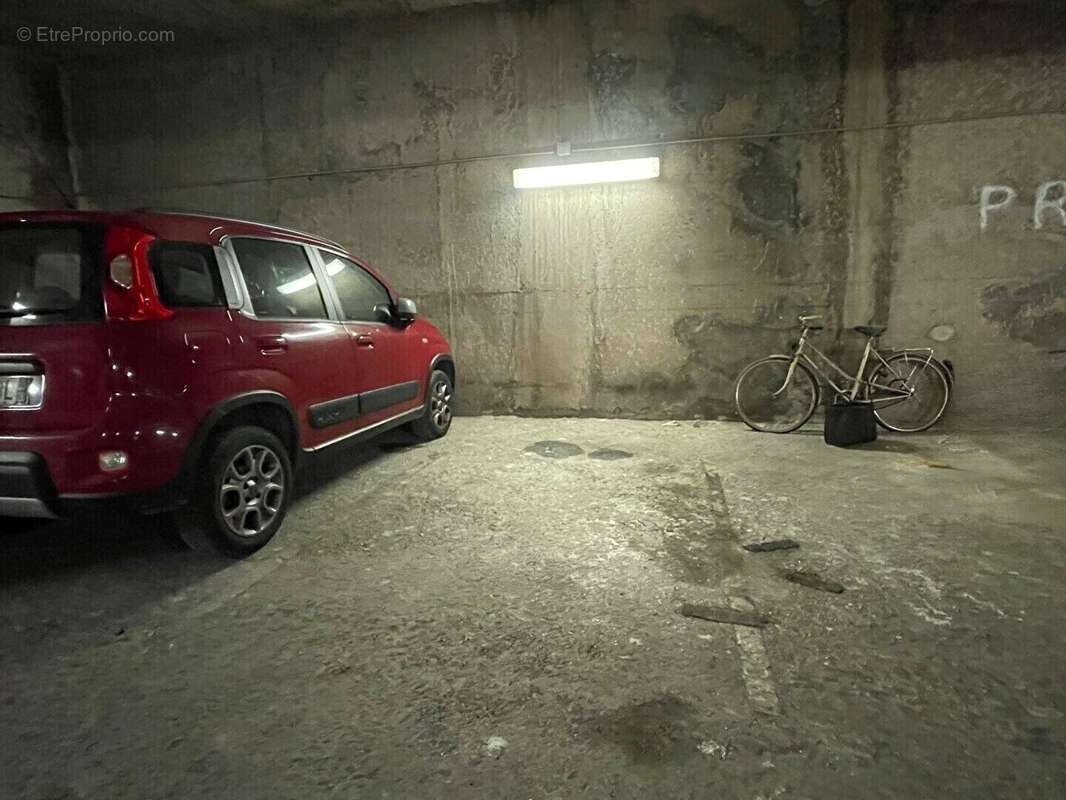 Autre à MARSEILLE-7E