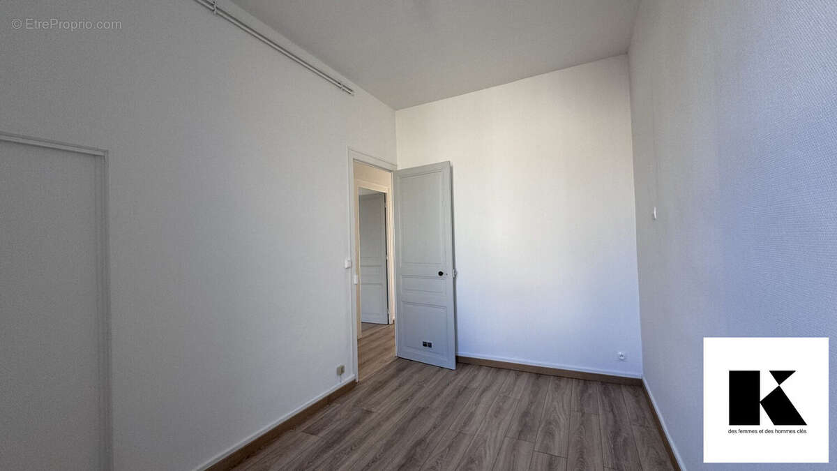 Chambre 2 - Appartement à ROCHEFORT