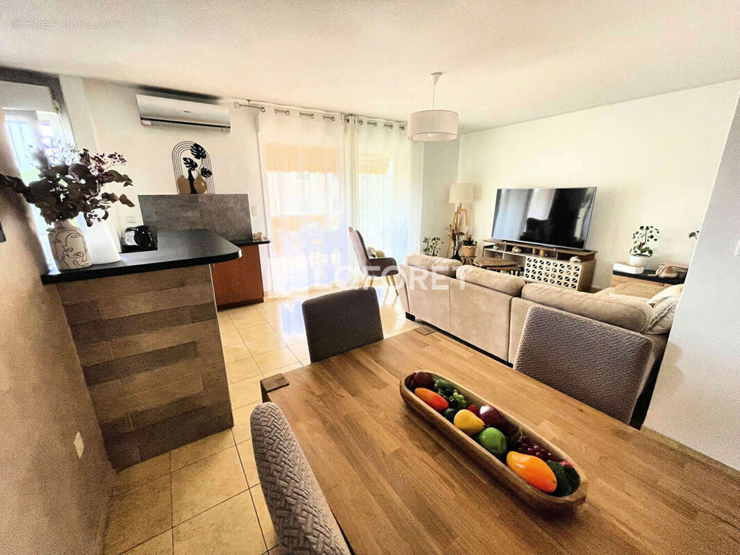 Appartement à SAINT-LAURENT-DU-VAR