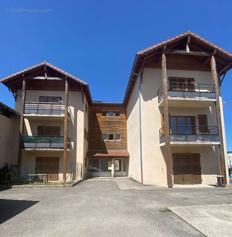 Appartement 70 m² à Saint-Etienne-De-Saint-Geoirs  - photo 5