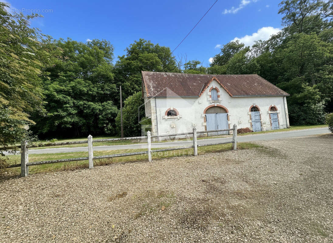 Maison 290m² à montierchaume - photo 4