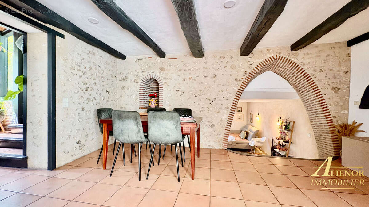 Maison de 100 m² à Montrem - photo 14