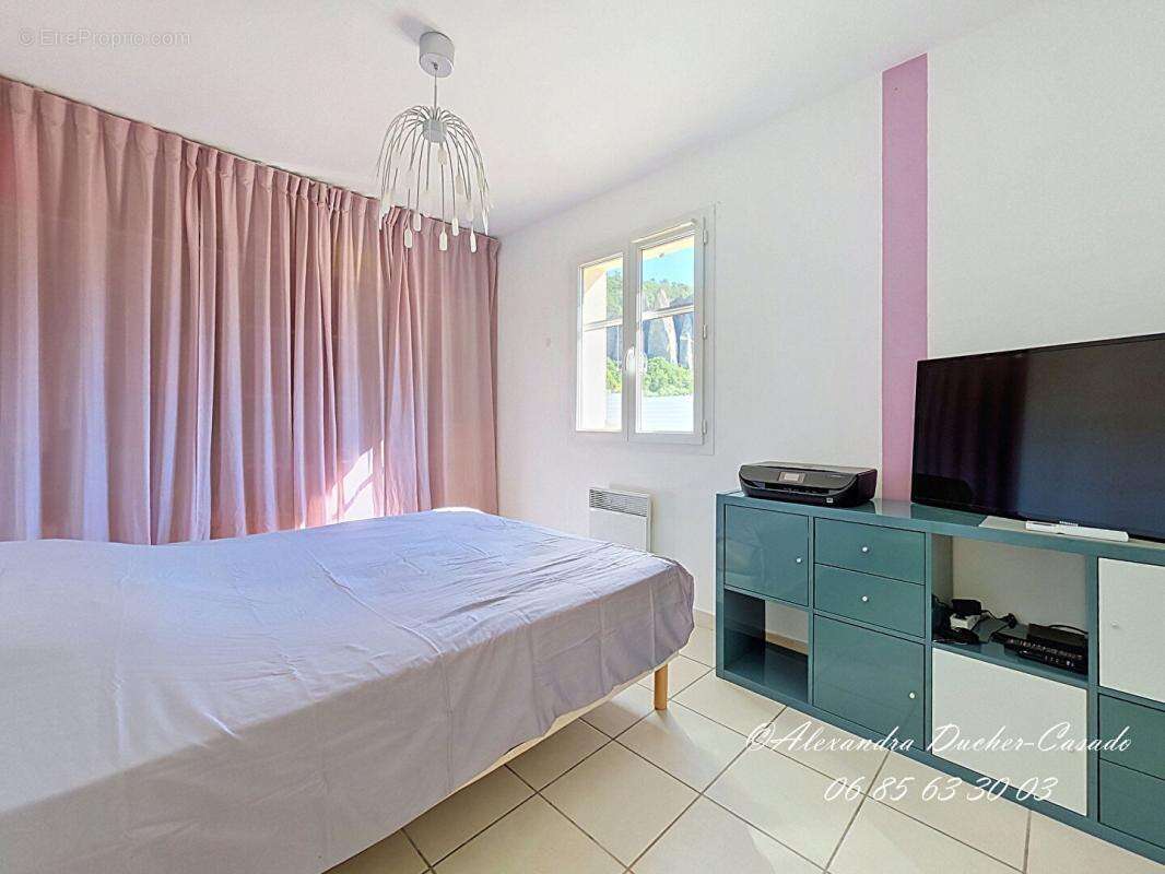 Exclusivité - maison de plain-pied avec piscine et garage - photo 6