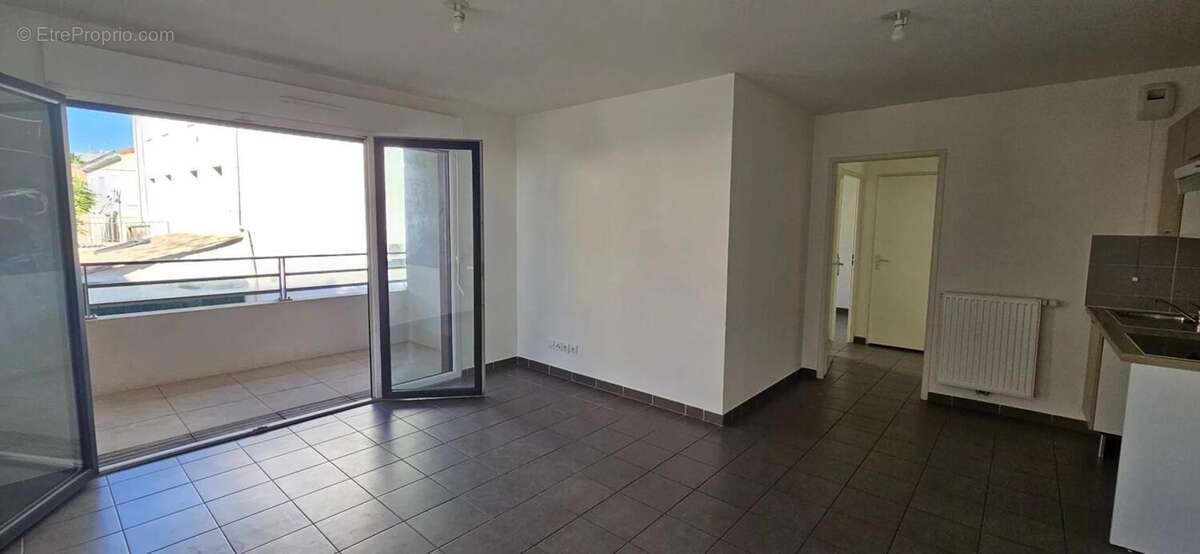 LA SEYNE SUR MER Portes Marines - T3 avec balcon + parking - photo 3