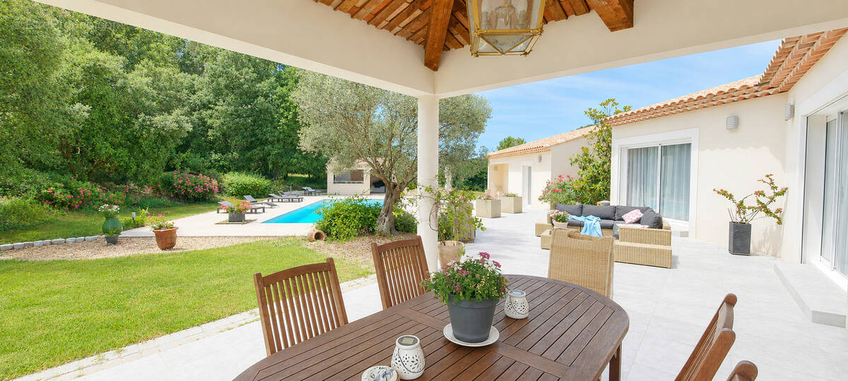 Maison à SIMIANE-COLLONGUE