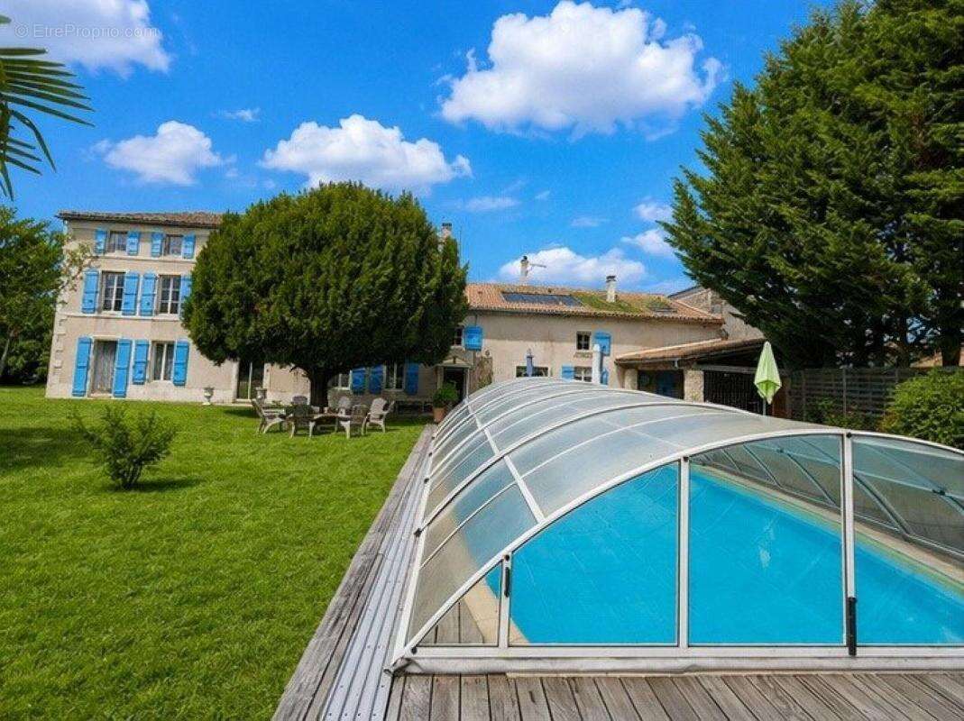 Élégante propriété de caractère avec 2 gîtes indépendants, piscine chauffée - photo 2
