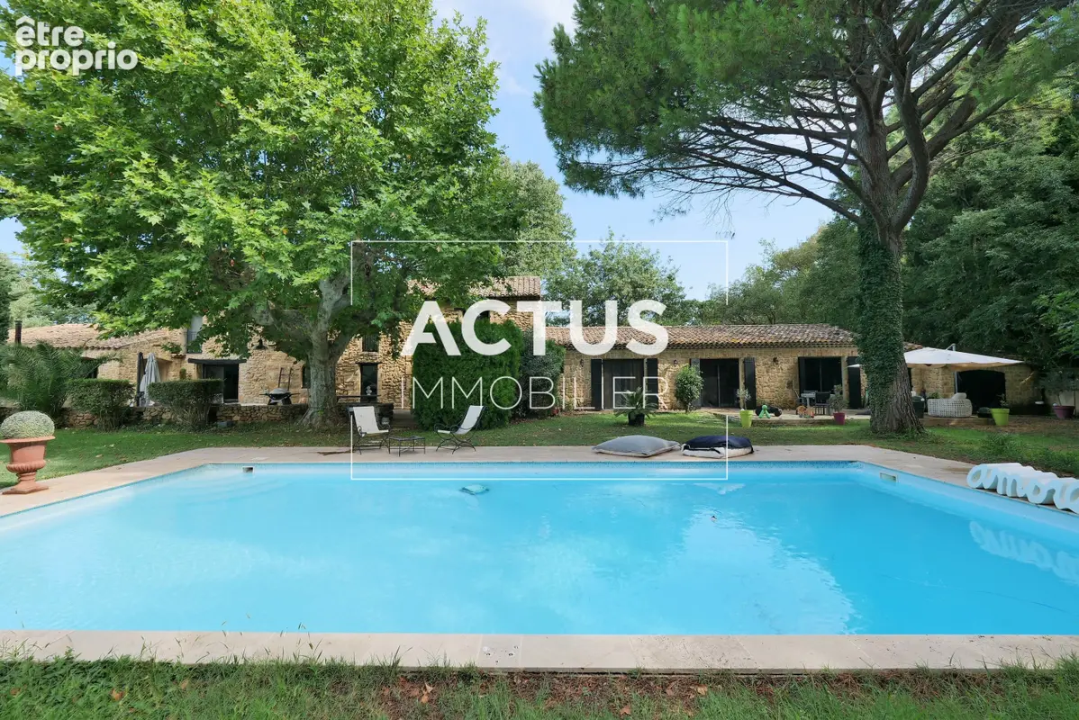 Maison 233 m² à Grans  - photo 2