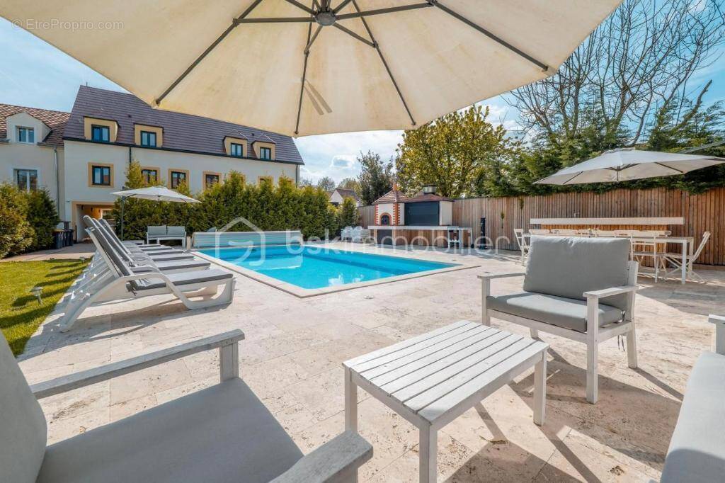 Maison à MAGNY-LE-HONGRE