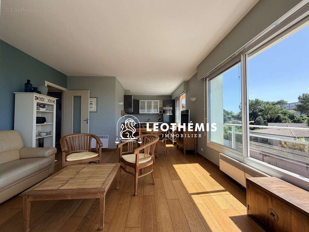 Appartement 69 m² à Saint-Georges-De-Didonne  - photo 6
