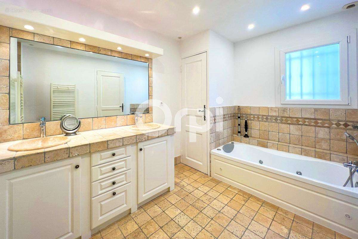 Maison à MANDELIEU-LA-NAPOULE