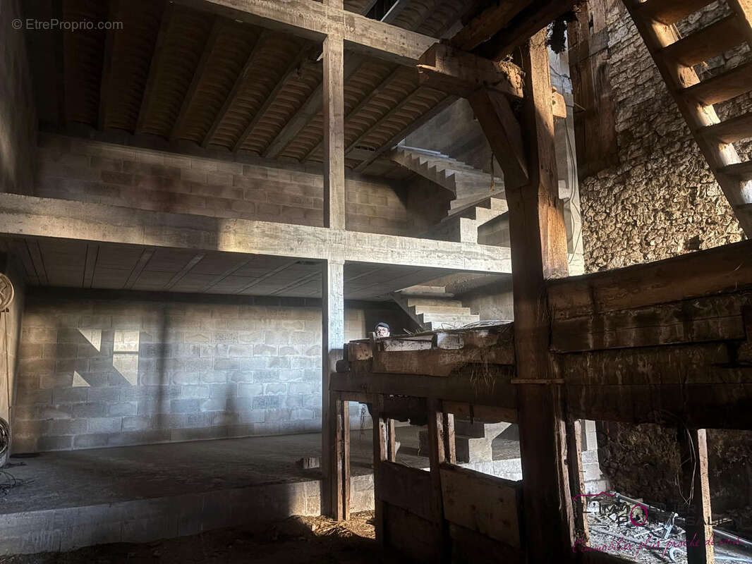 LABERGEMENT SAINTE MARIE : Grange de 100 m2 avec potentiel d'aménagement. - photo 2