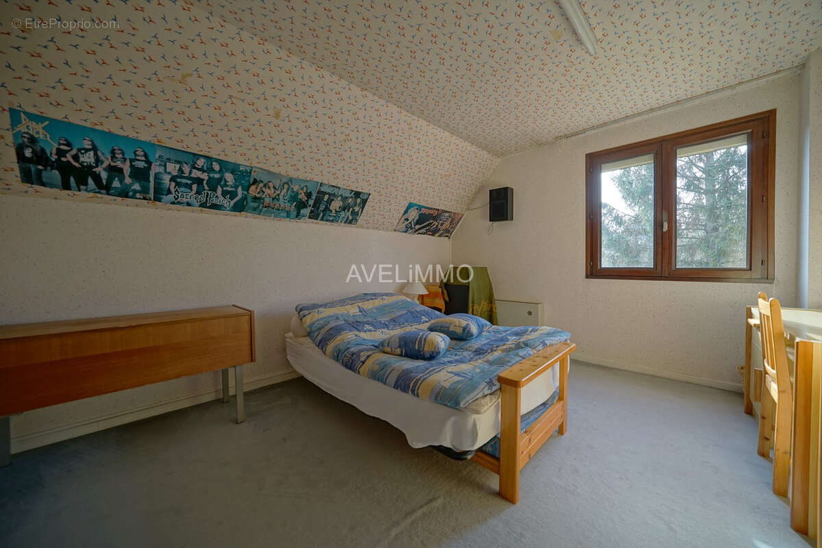 Maison à LA QUEUE-LES-YVELINES