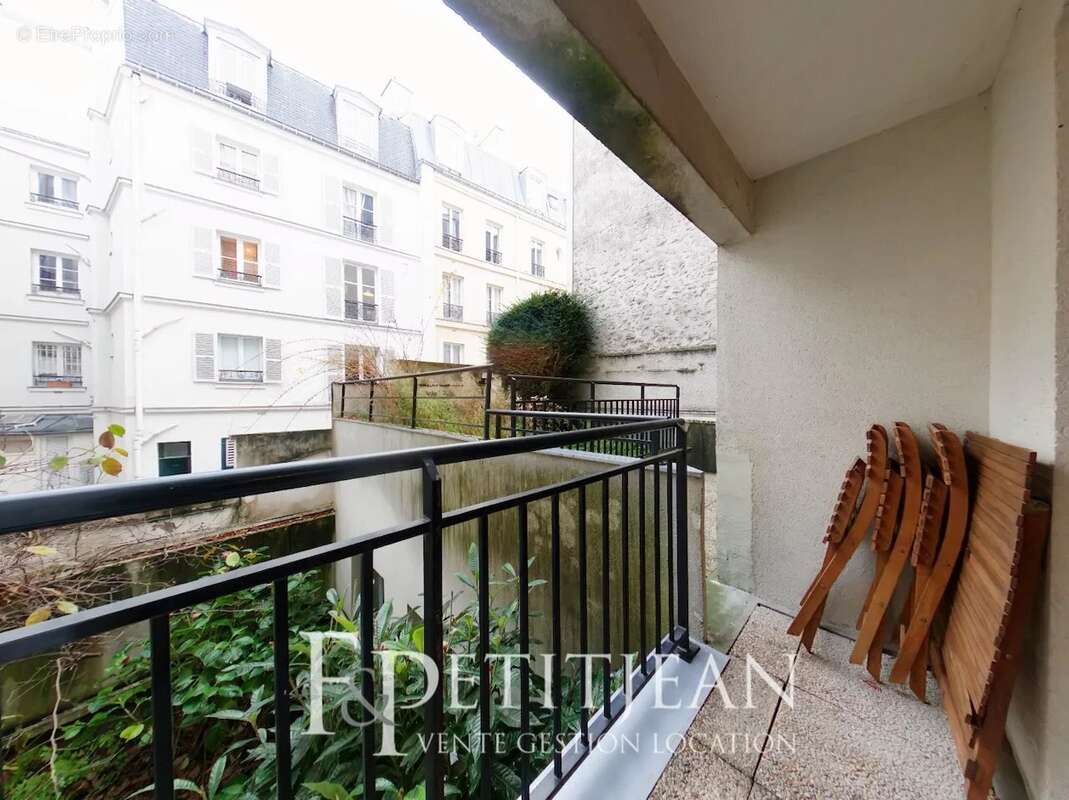 Appartement à PARIS-16E