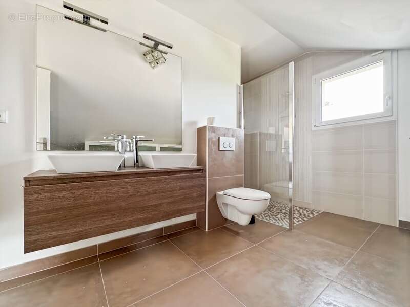 Maison à DIVONNE-LES-BAINS