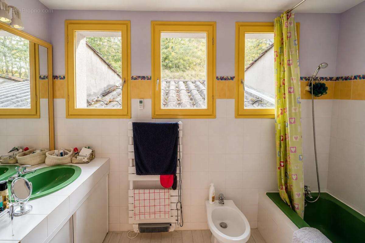 Maison de 6 pièces de 155 m² à La Croix-Blanche - photo 9