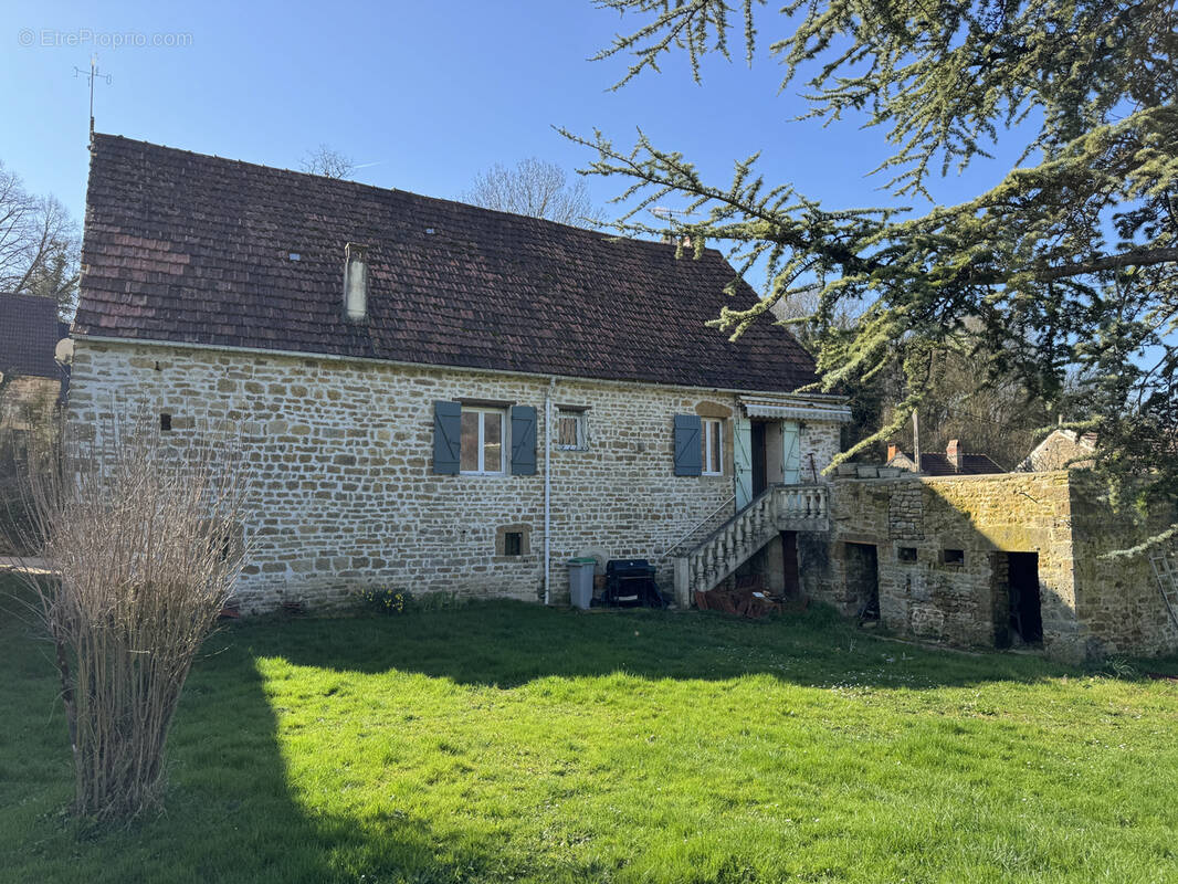 Maison à NEUFFONTAINES