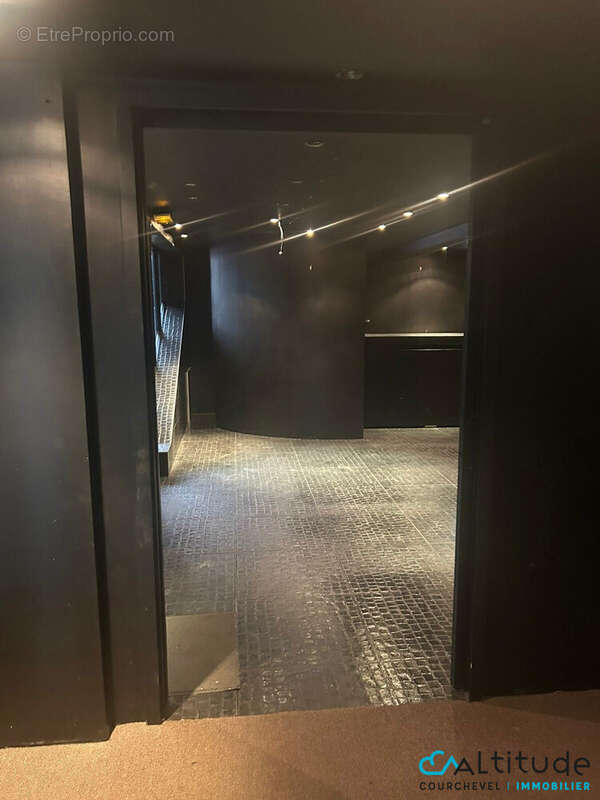 Commerce à LA PERRIERE