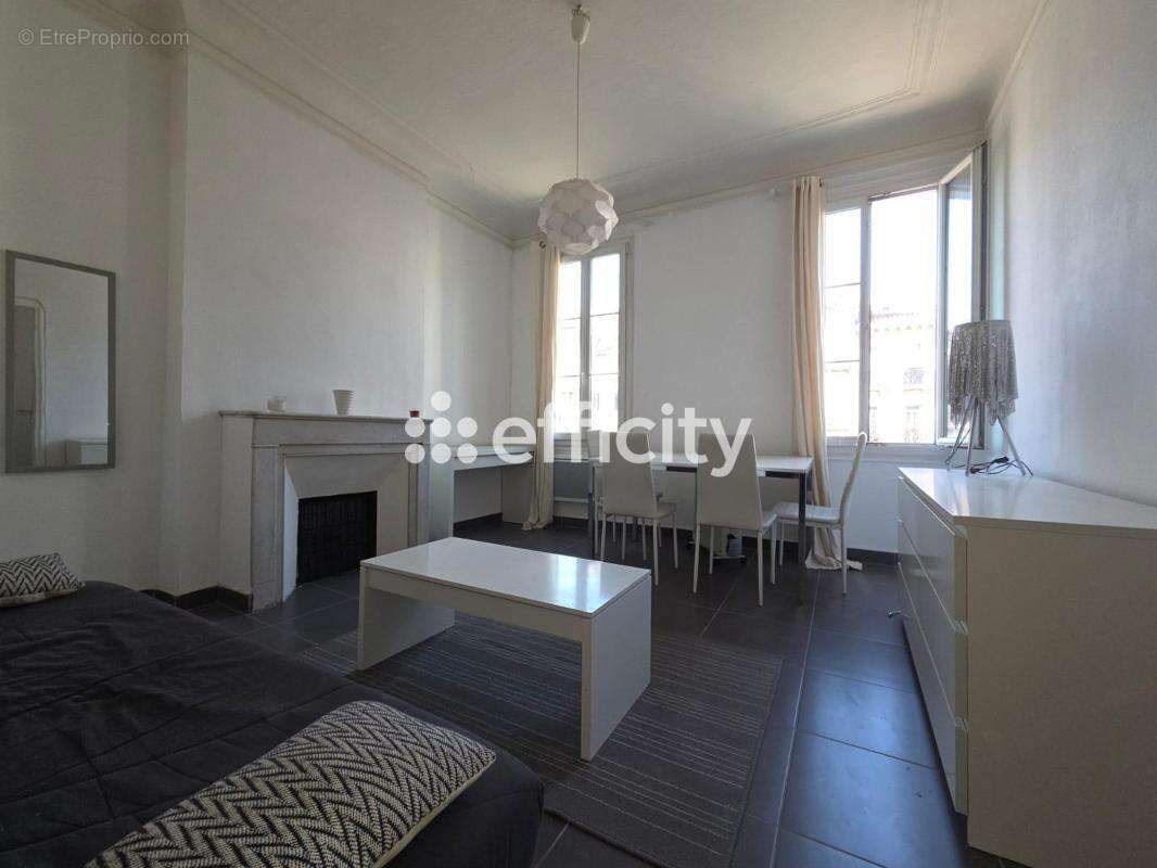 Appartement à MARSEILLE-5E