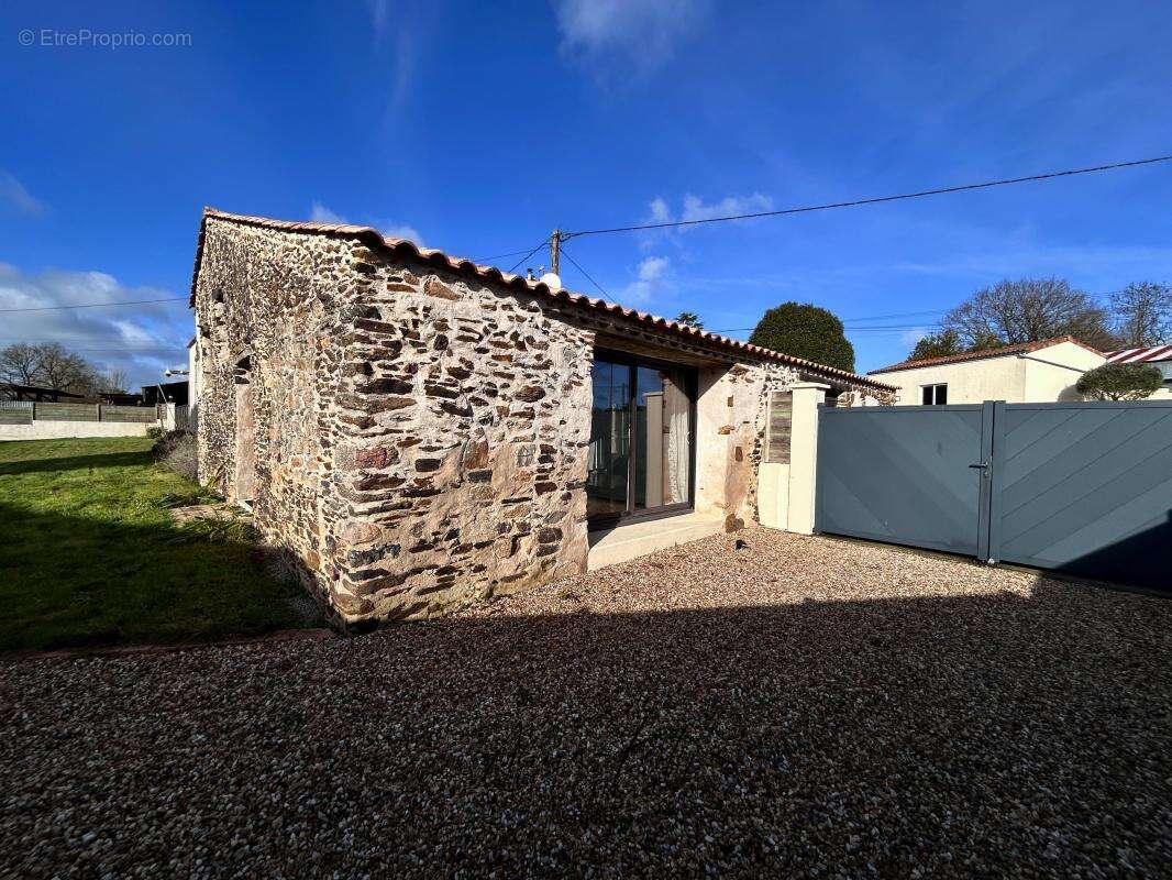 Maison à SAINTE-FLAIVE-DES-LOUPS