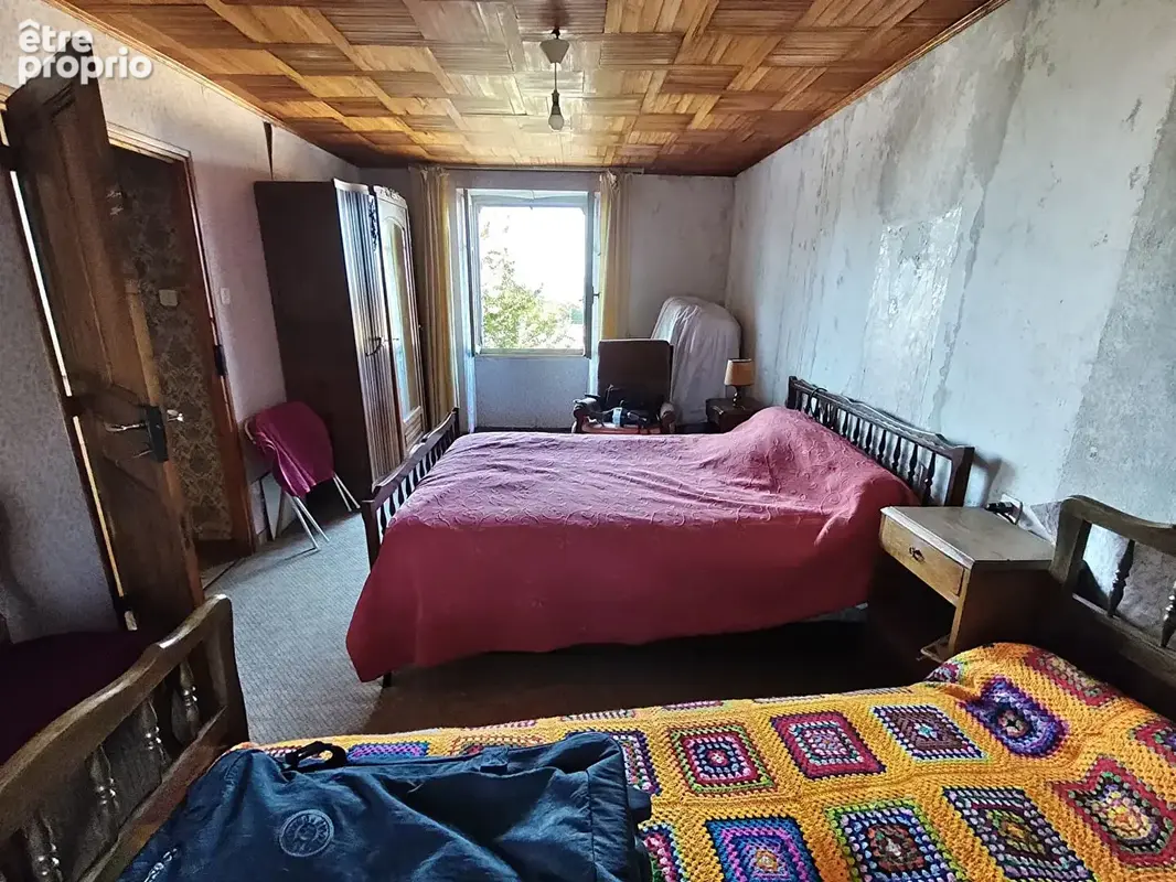 Maison en pierres avec grange et terrain arboré - photo 7