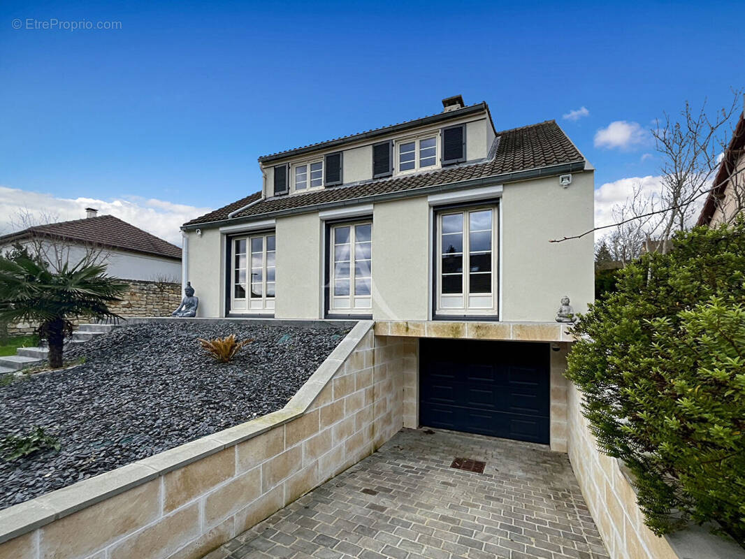 Maison à MEZY-SUR-SEINE