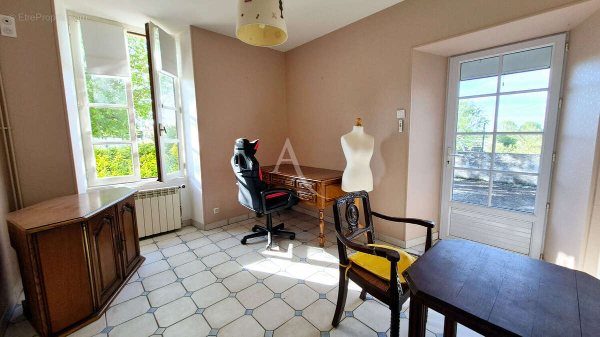 Maison à JARNAC-CHAMPAGNE