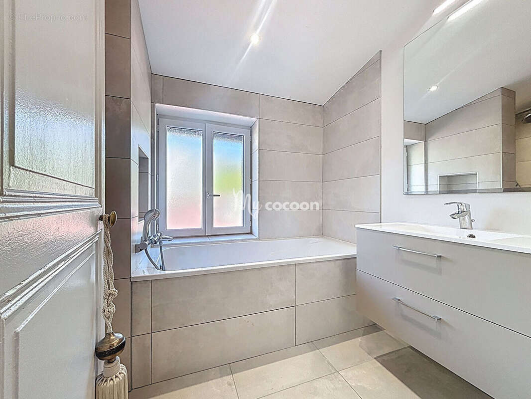 Appartement à FONTAINES-SUR-SAONE