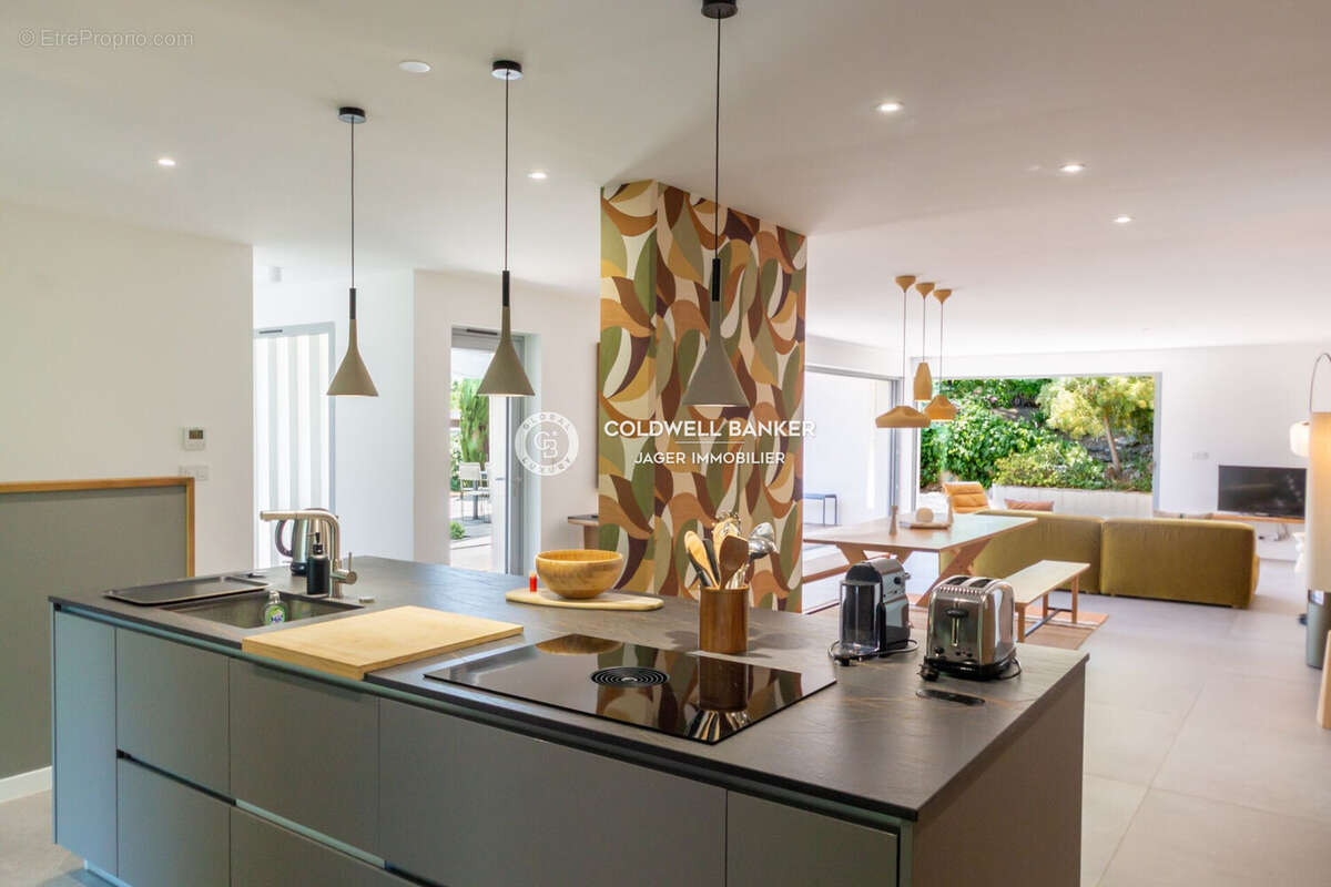 Maison 171 m² à Grimaud  - photo 6