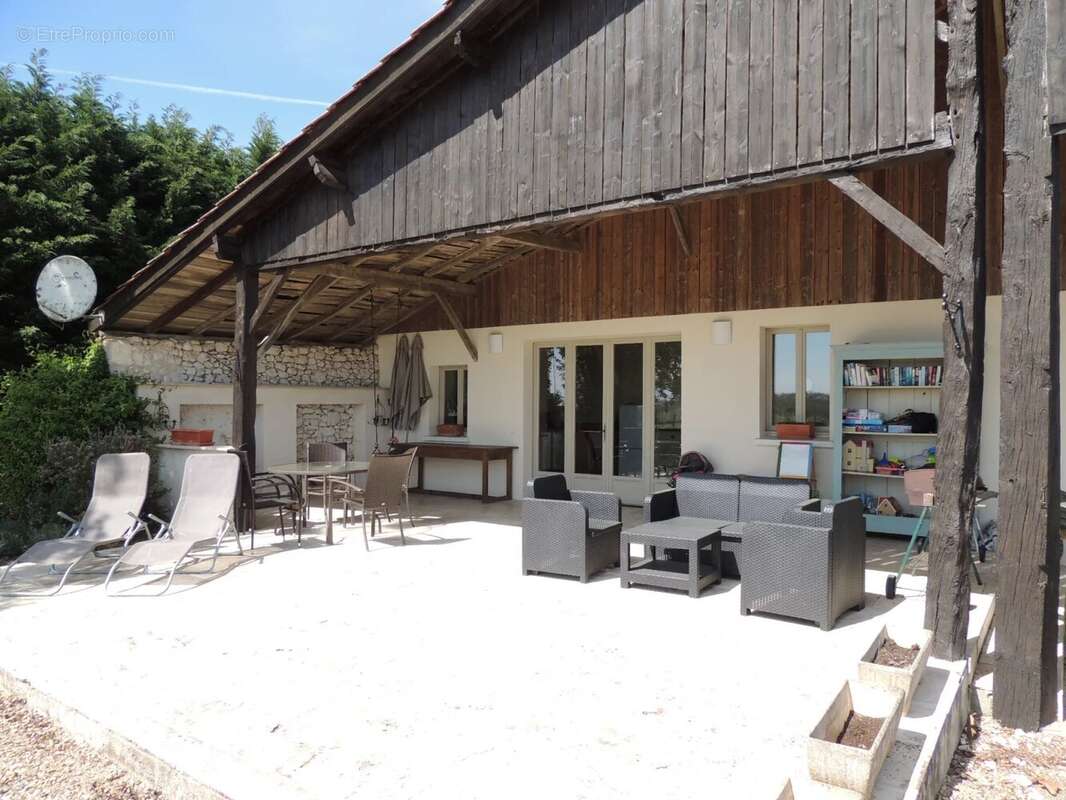 Domaine avec vignoble en activité, maison familiale, gîte, piscine et court de tennis - photo 12