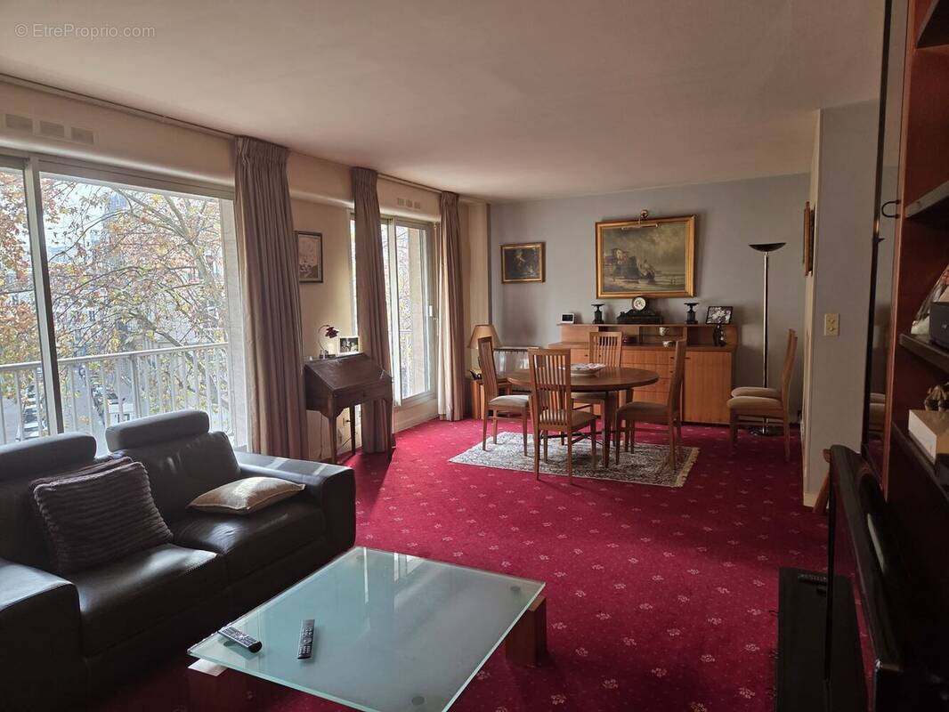 Appartement à PARIS-17E