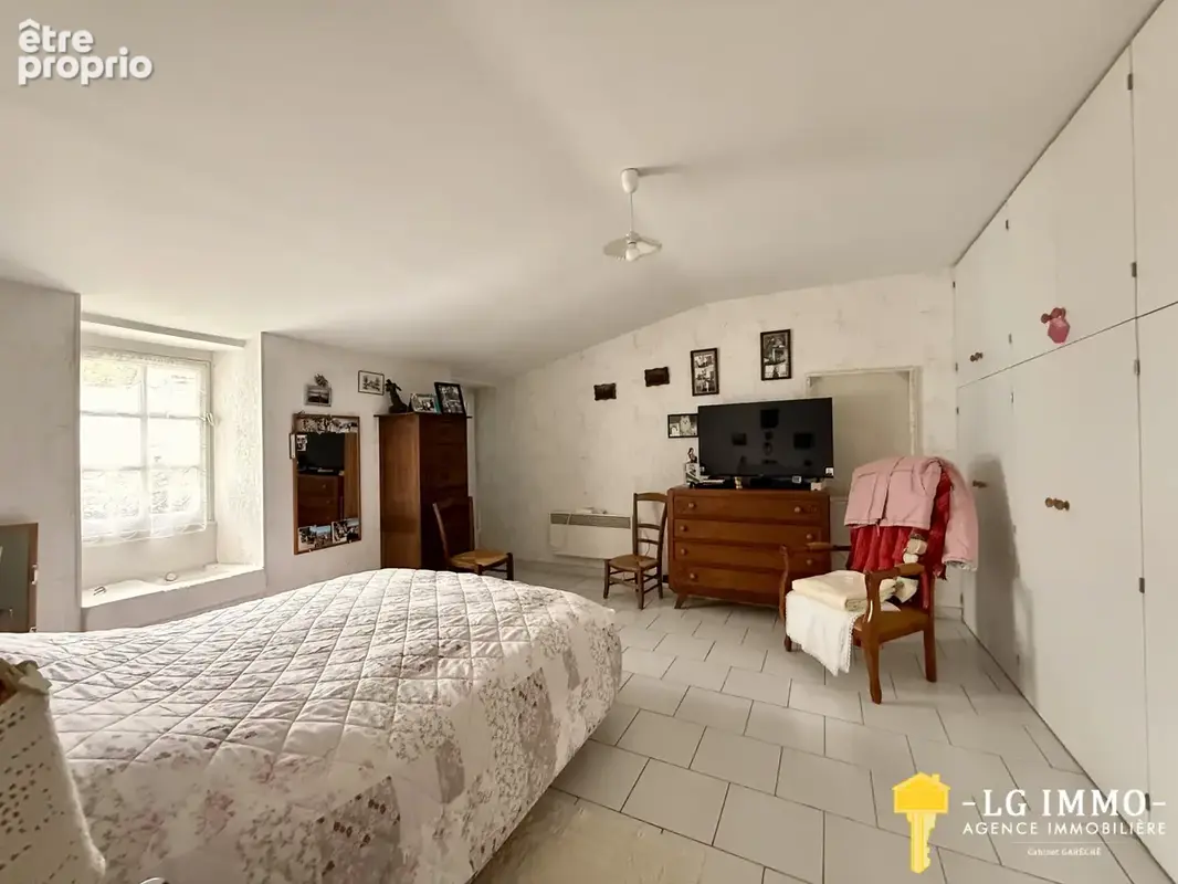 Lot de deux maisons d'habitation, grange, atelier et terrain clos - photo 10
