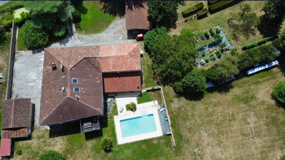 Maison à SAINT-JEAN-LE-COMTAL