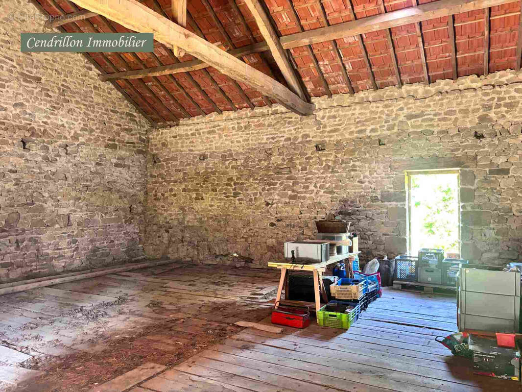Maison en pierres 120m2, dépendances, grange et terrains, typique du bien Creusois idéal, situé dans le Parc N - photo 29