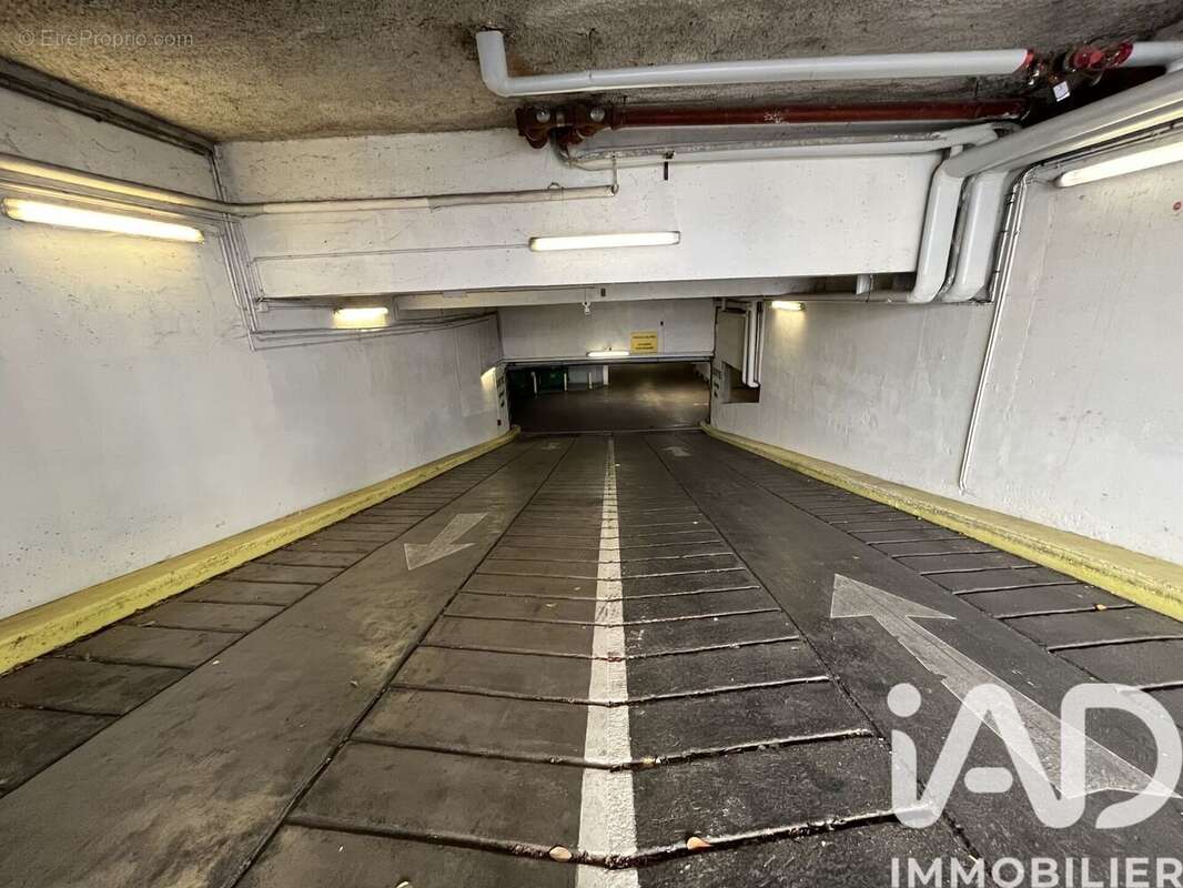 Photo 3 - Parking à PARIS-18E