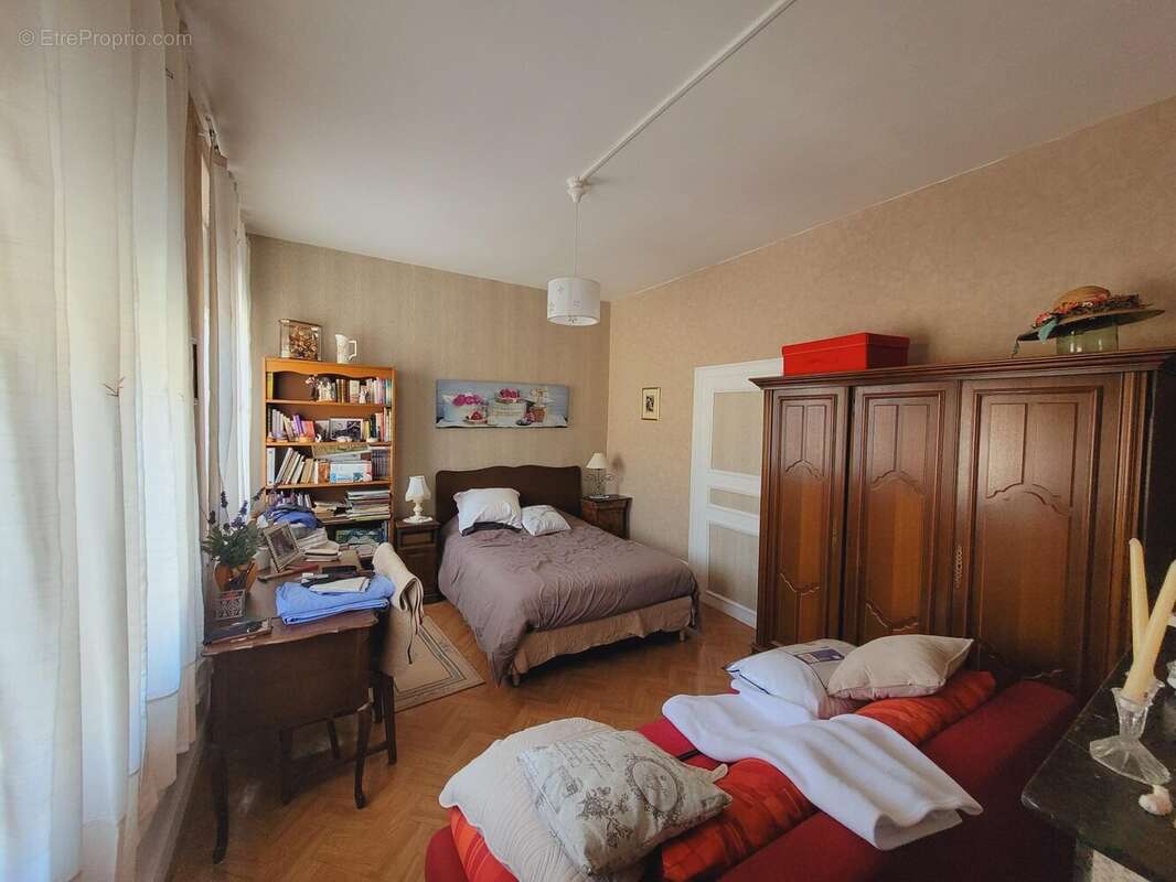 Maison à AVESNES-SUR-HELPE