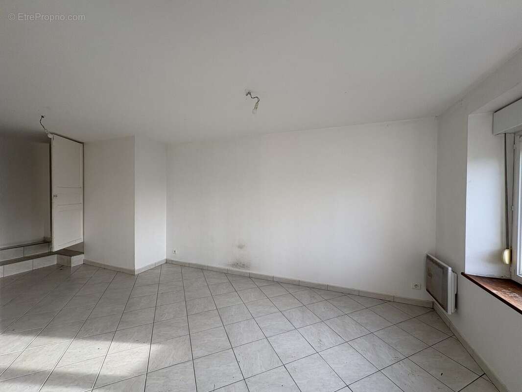 Maison à MONTAIGU-LES-BOIS