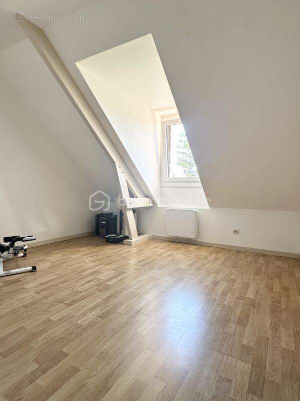 Maison à VILLENEUVE-SUR-YONNE