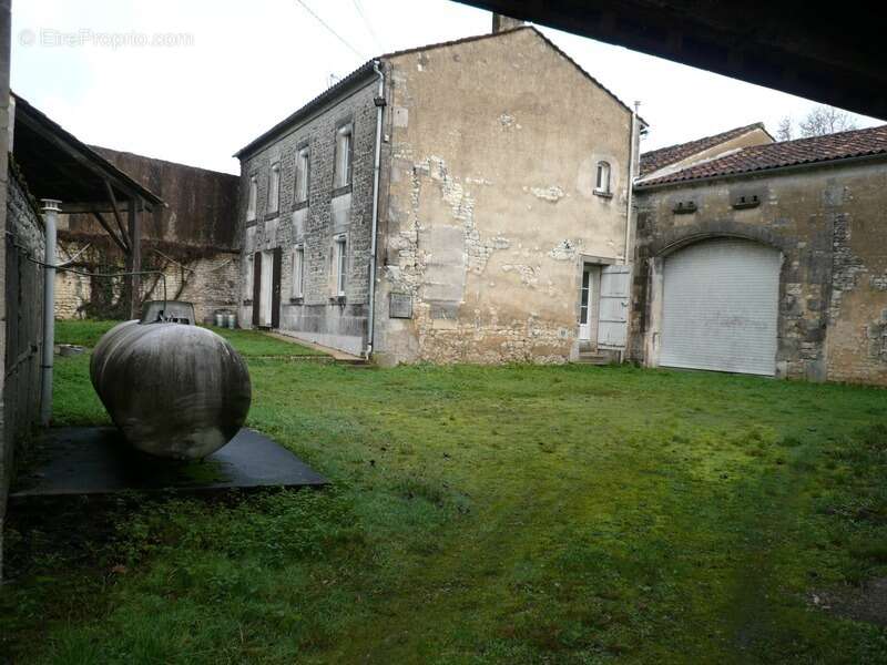Maison à SEGONZAC