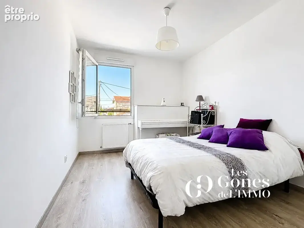 À pied du centre de Craponne   Superbe T4 récent avec balcon dans résidence sécurisée, possibilité garage doub - photo 7