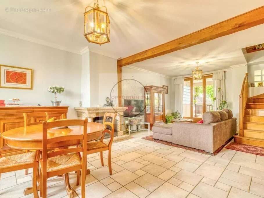Maison à HOUILLES