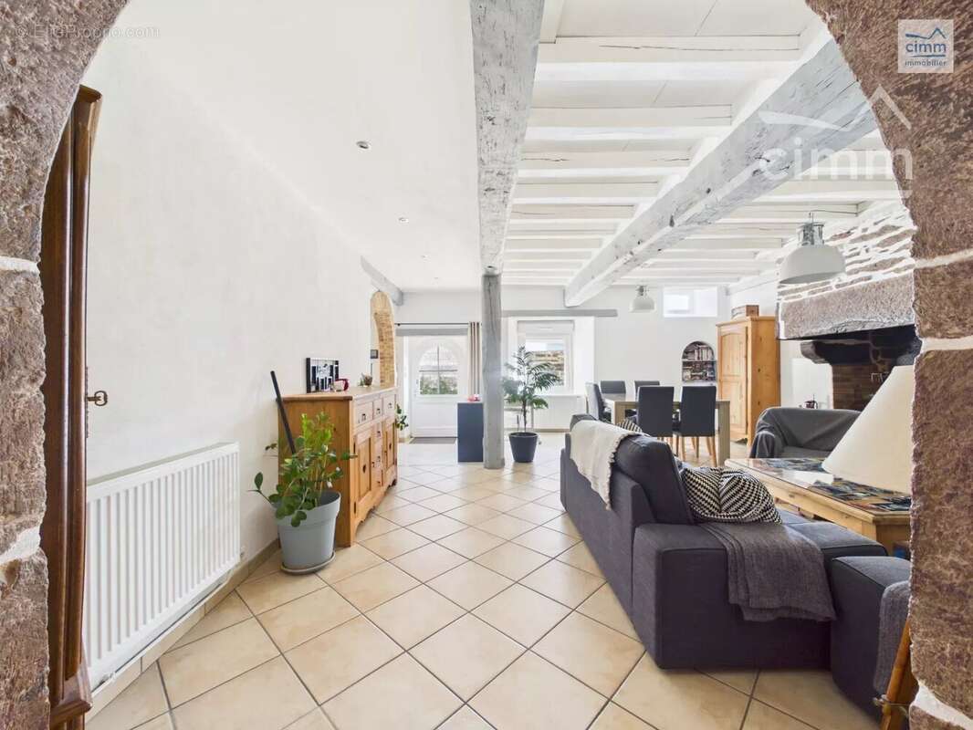 Maison à SAINT-THURIAL