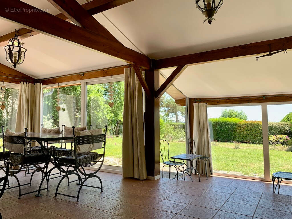 Maison plain-pied avec piscine, dépendance et double garage à proximité directe de Cahors - photo 5