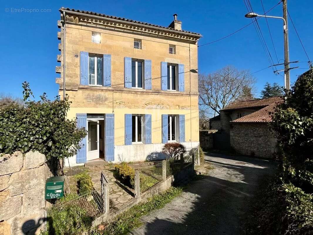 Maison à SAINT-PHILIPPE-D'AIGUILLE