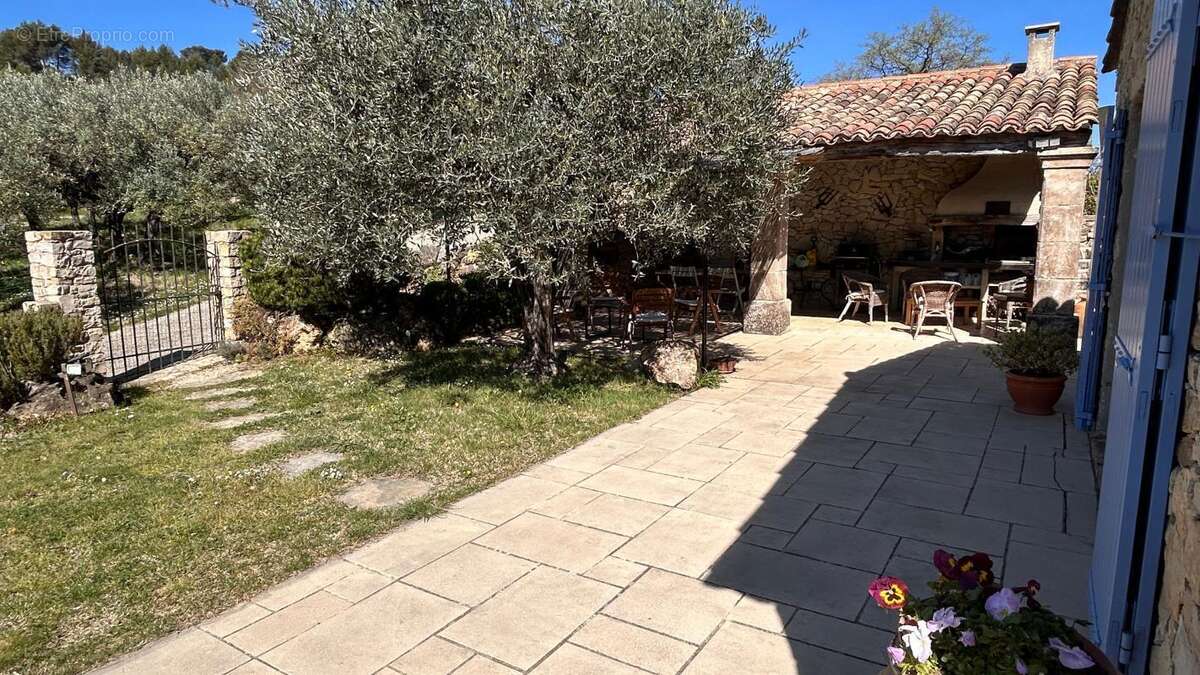 Maison à ENTRECHAUX