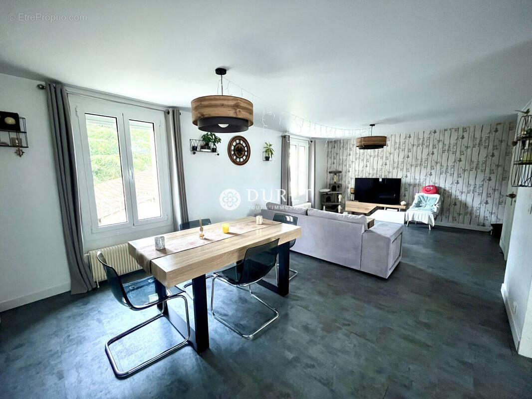 Appartement à LIMOURS