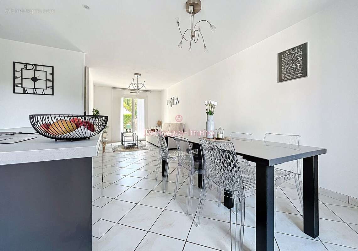 Maison à VERS-SUR-SELLES