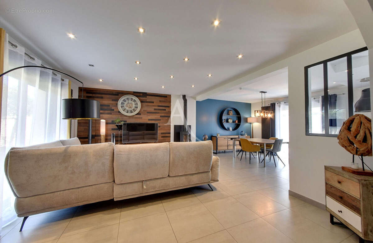 Maison individuelle 7 pièces - superbes prestations ! - photo 3